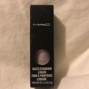 MAC dazzle-shadow liquid